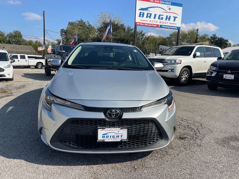 Used 2021 Toyota Corolla LE FWD image 1