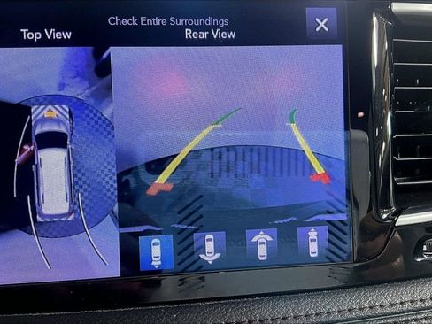 Used 2017 Chrysler Pacifica Limited w/ UConnect Theater Package FWD image 21