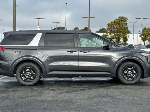 New 2026 Kia Carnival image 3