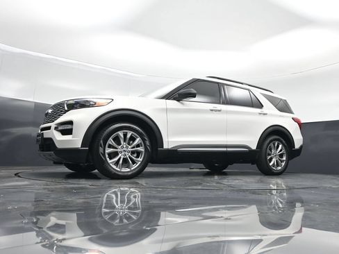 Certified 2021 Ford Explorer XLT w/ Equipment Group 202A RWD image 44