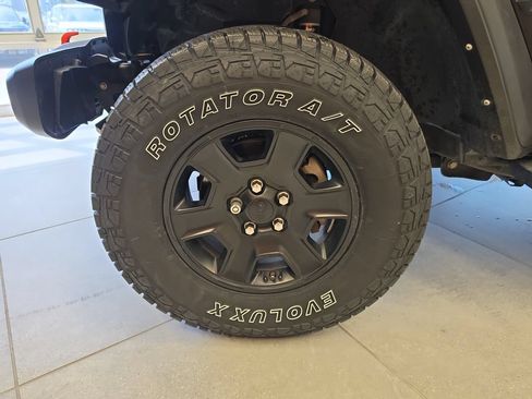 Used 2021 Jeep Gladiator Mojave AWD/4WD image 35