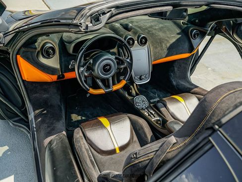 Used 2019 McLaren 570S Spider image 33