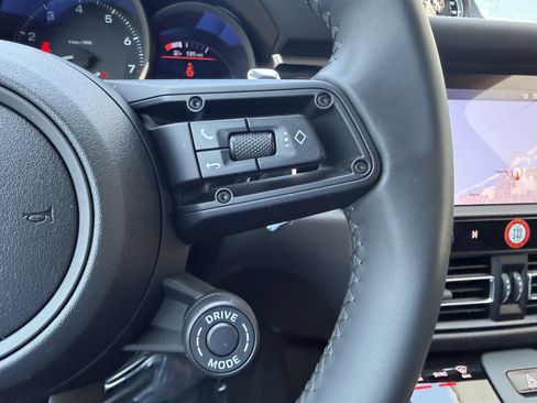 Certified 2025 Porsche Macan AWD/4WD image 35