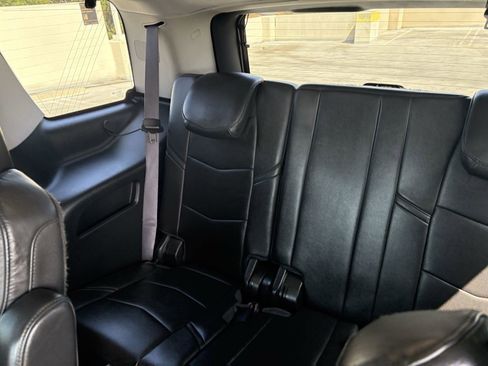 Used 2015 Cadillac Escalade Premium image 17