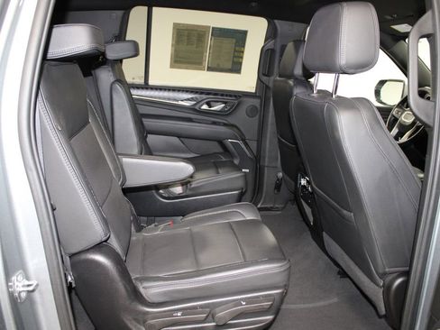 Used 2024 GMC Yukon XL Denali RWD image 35