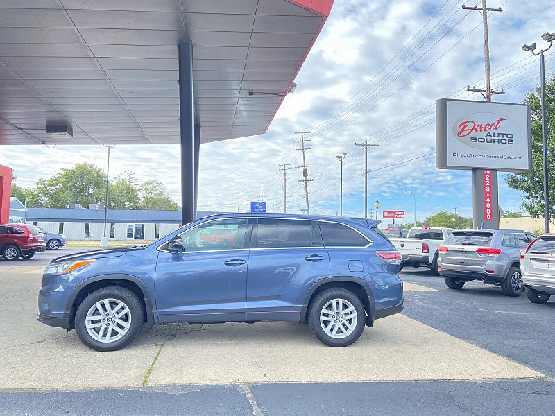 Used 2016 Toyota Highlander LE FWD image 1