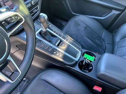 Used 2021 Porsche Macan image 16