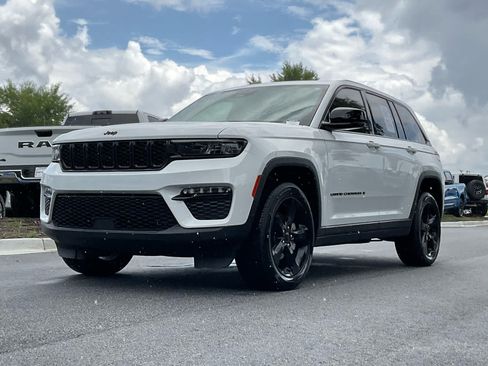 Used 2023 Jeep Grand Cherokee Limited w/ Black Appearance Package AWD/4WD image 1