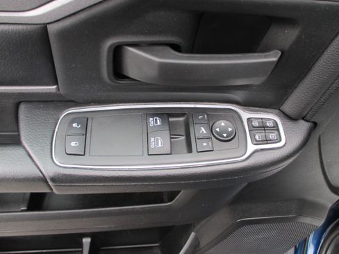 Used 2024 RAM 2500 Tradesman w/ Chrome Appearance Group image 10