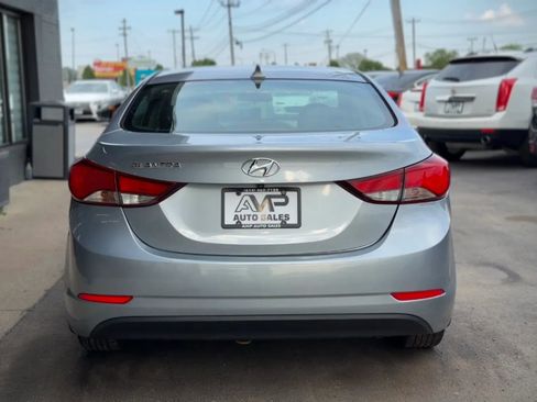 Used 2015 Hyundai Elantra SE w/ Option Group 03 FWD image 3