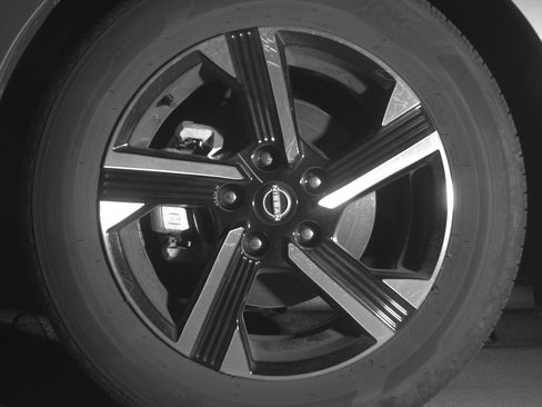 Used 2025 Nissan Sentra SV FWD image 12
