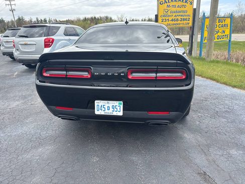 Used 2022 Dodge Challenger R/T Scat Pack RWD image 5