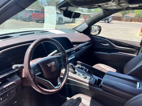 Used 2022 Cadillac Escalade Sport Platinum w/ LPO, ONYX Package AWD/4WD image 9