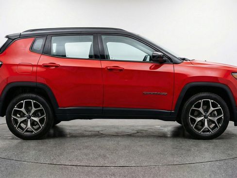 Used 2025 Jeep Compass Limited image 11