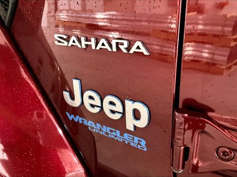 Used 2021 Jeep Wrangler Unlimited Sahara w/ Safety Group AWD/4WD image 30