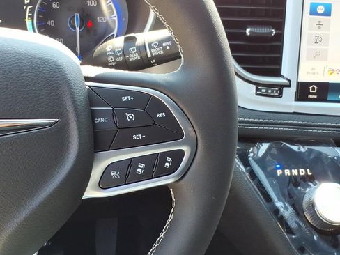 New 2026 Chrysler Pacifica Select image 18