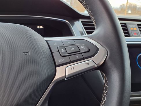 Used 2022 Volkswagen Tiguan SE image 22