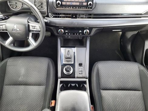 Used 2022 Mitsubishi Outlander ES image 20