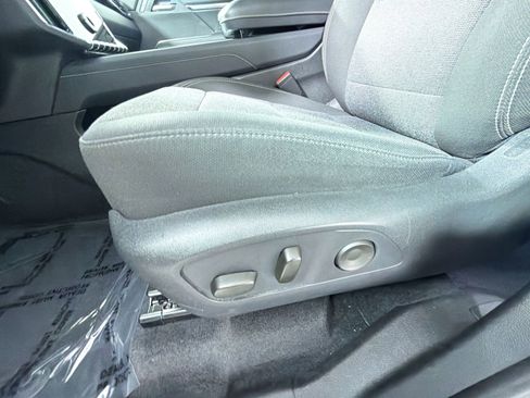 Used 2025 GMC Acadia Elevation image 14