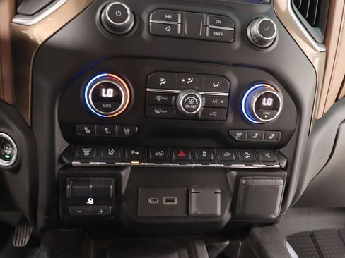 Used 2021 Chevrolet Silverado 2500 High Country w/ Z71 Off-Road Package AWD/4WD image 11
