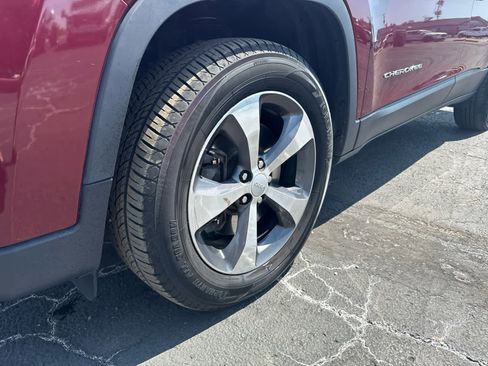 Used 2020 Jeep Cherokee Limited AWD/4WD image 9