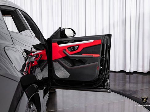 Used 2019 Lamborghini Urus image 39