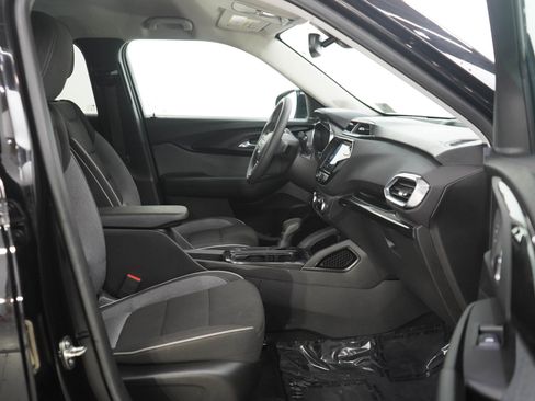 Used 2022 Chevrolet TrailBlazer LT w/ Convenience Package FWD image 11