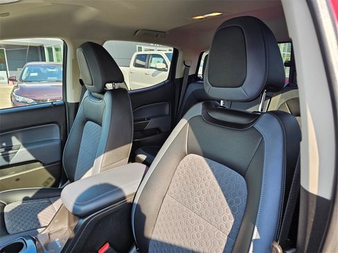 Used 2021 Chevrolet Colorado Z71 w/ Safety Package image 17