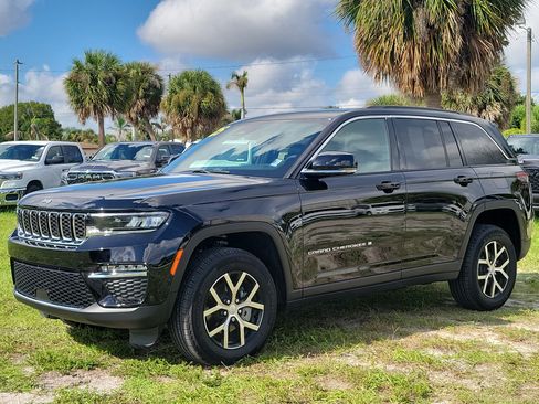 Used 2025 Jeep Grand Cherokee Limited RWD image 2