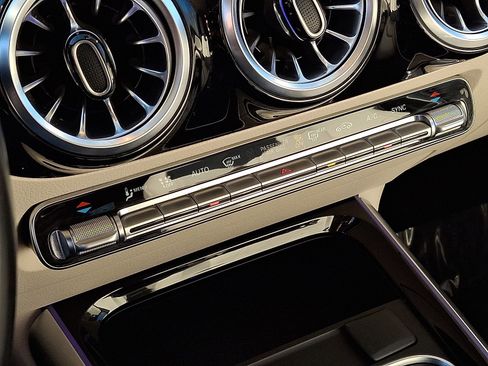 Used 2022 Mercedes-Benz GLA 250 4MATIC image 15