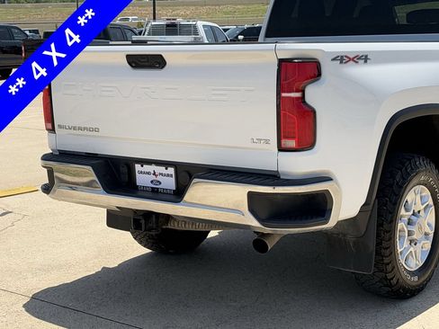Used 2024 Chevrolet Silverado 2500 LTZ AWD/4WD image 7