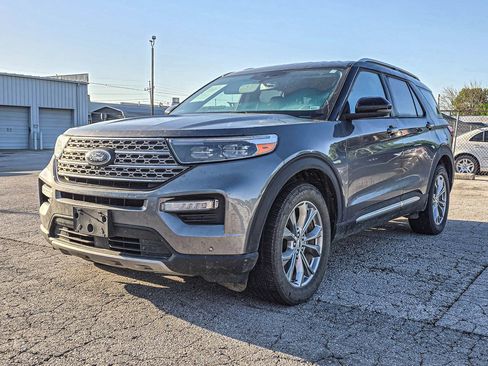 Used 2022 Ford Explorer Limited w/ Equipment Group 301A image 3