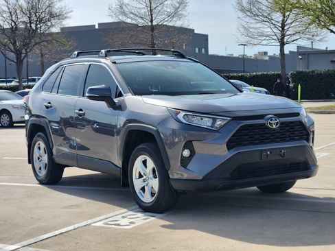 Used 2021 Toyota RAV4 XLE image 2