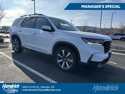 Used 2024 Honda Pilot Touring image 1
