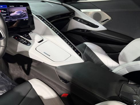 Used 2024 Chevrolet Corvette Stingray Preferred Cpe w/ Z51 Performance Package image 43