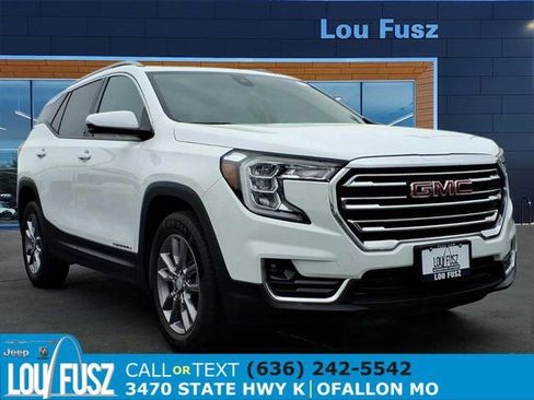Used 2023 GMC Terrain SLT image 1