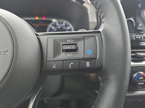 Used 2023 Nissan Pathfinder Platinum FWD image 32