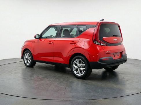 Used 2025 Kia Soul LX w/ LX Technology Package FWD image 6