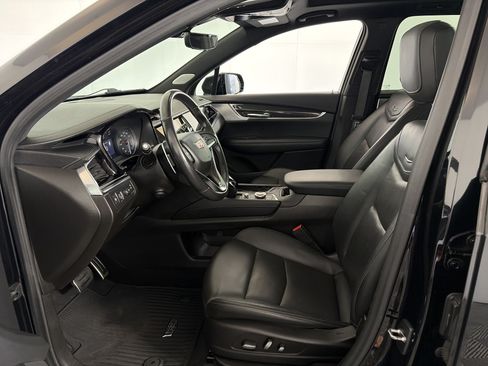 Used 2023 Cadillac XT6 Sport w/ Technology Package AWD/4WD image 6