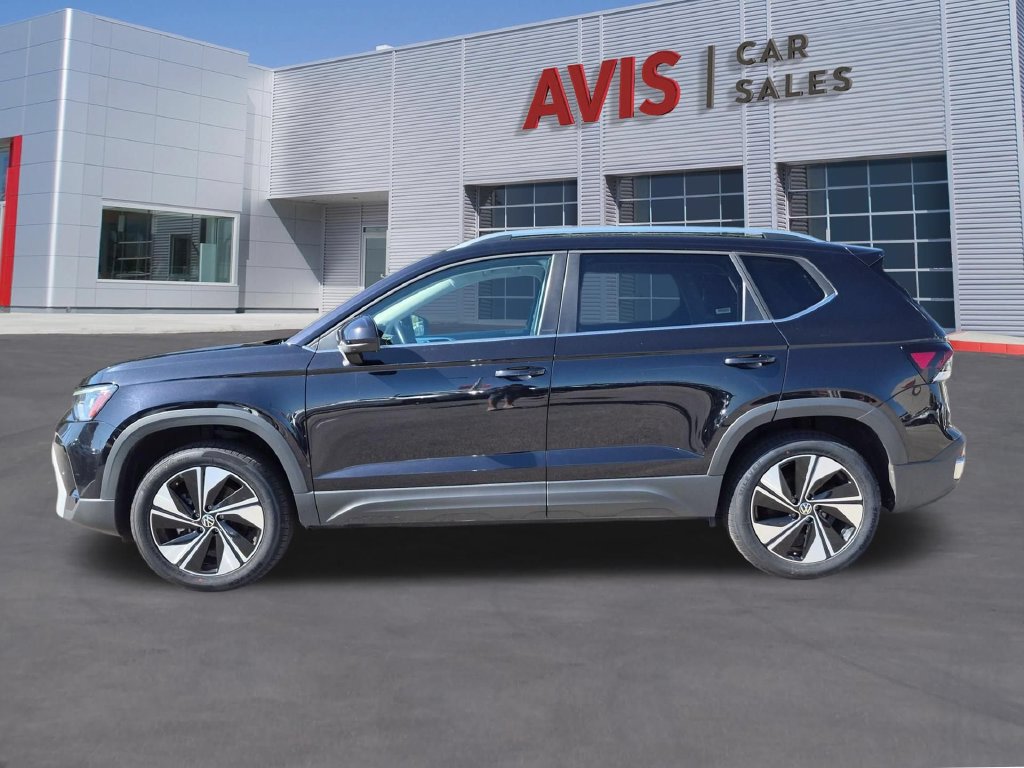 Used 2025 Volkswagen Taos SE AWD/4WD image 10