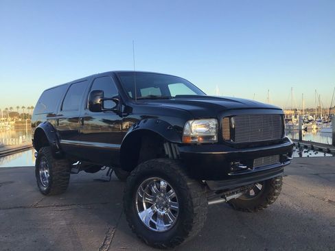 Used 2001 Ford Excursion XLT image 1