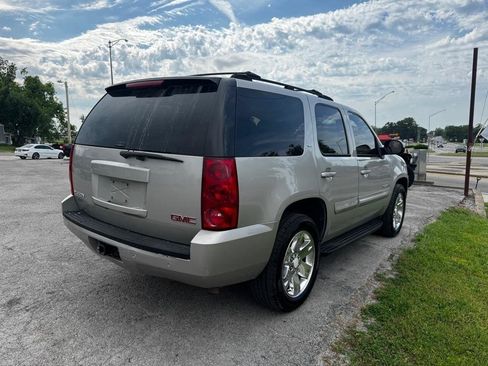 Used 2007 GMC Yukon SLT w/ SLT Preferred Equipment Group AWD/4WD image 7