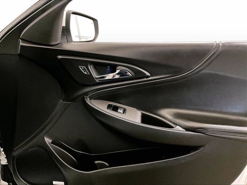 Used 2017 Chevrolet Malibu Hybrid w/ Leather Package image 24