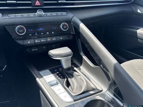 Certified 2025 Hyundai Elantra SEL FWD image 16
