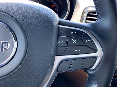 Used 2022 Jeep Grand Cherokee Laredo X RWD image 24