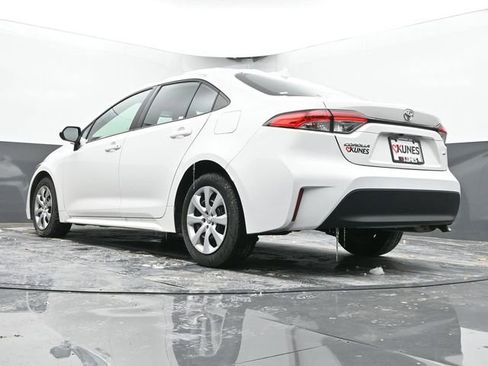 Used 2025 Toyota Corolla LE image 45
