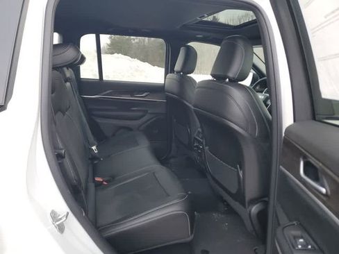 New 2026 Jeep Grand Cherokee Altitude AWD/4WD image 22
