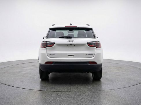 Used 2025 Jeep Compass Latitude image 7