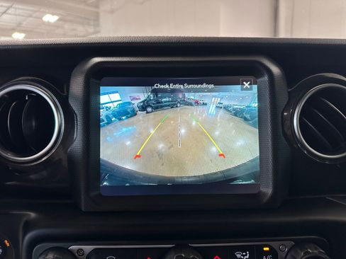 Used 2021 Jeep Wrangler Unlimited Sahara image 28