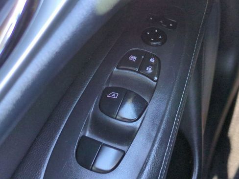 Used 2019 Nissan Pathfinder S image 22